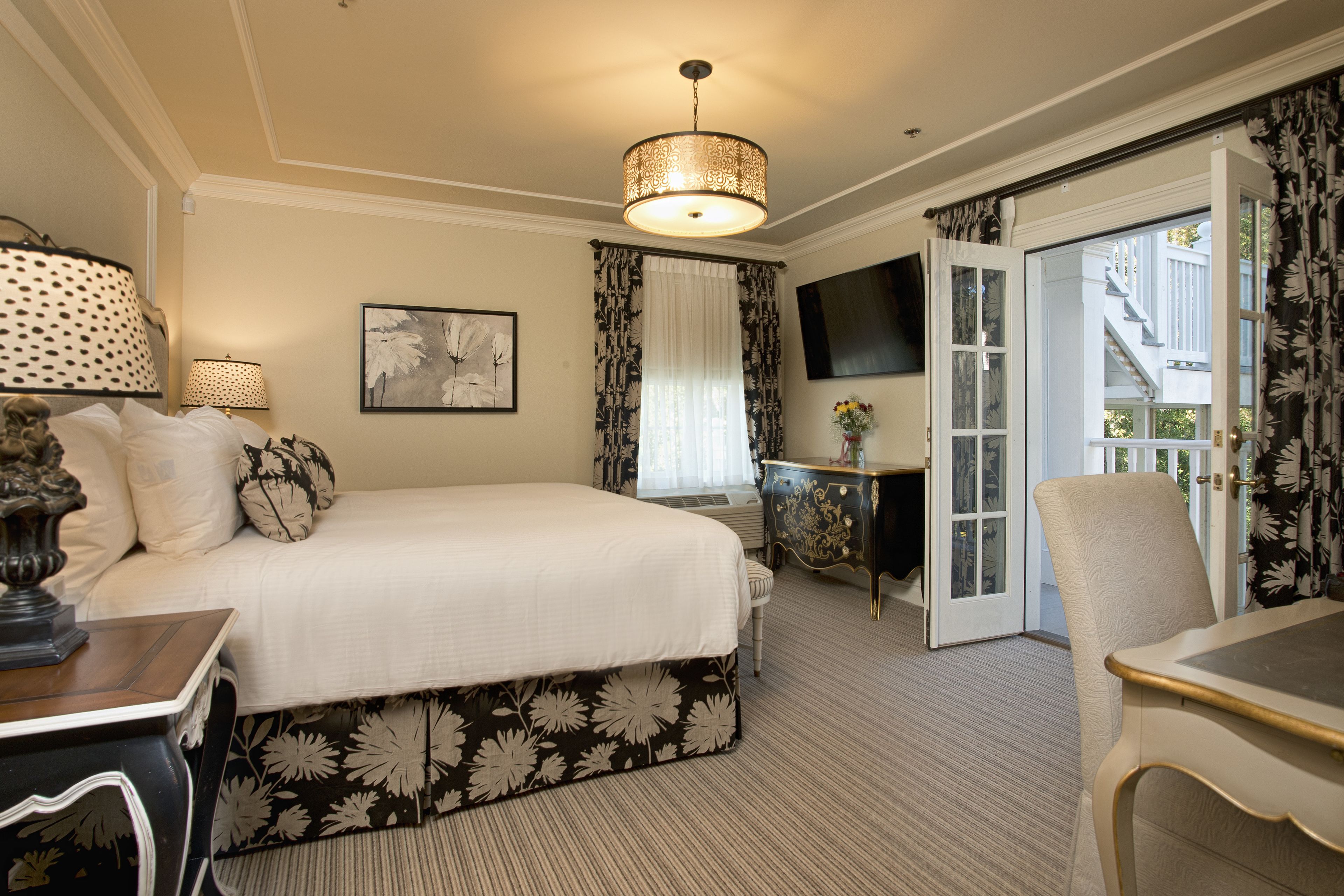 Room 203, 1 King Bed, Non Smoking | Balcony