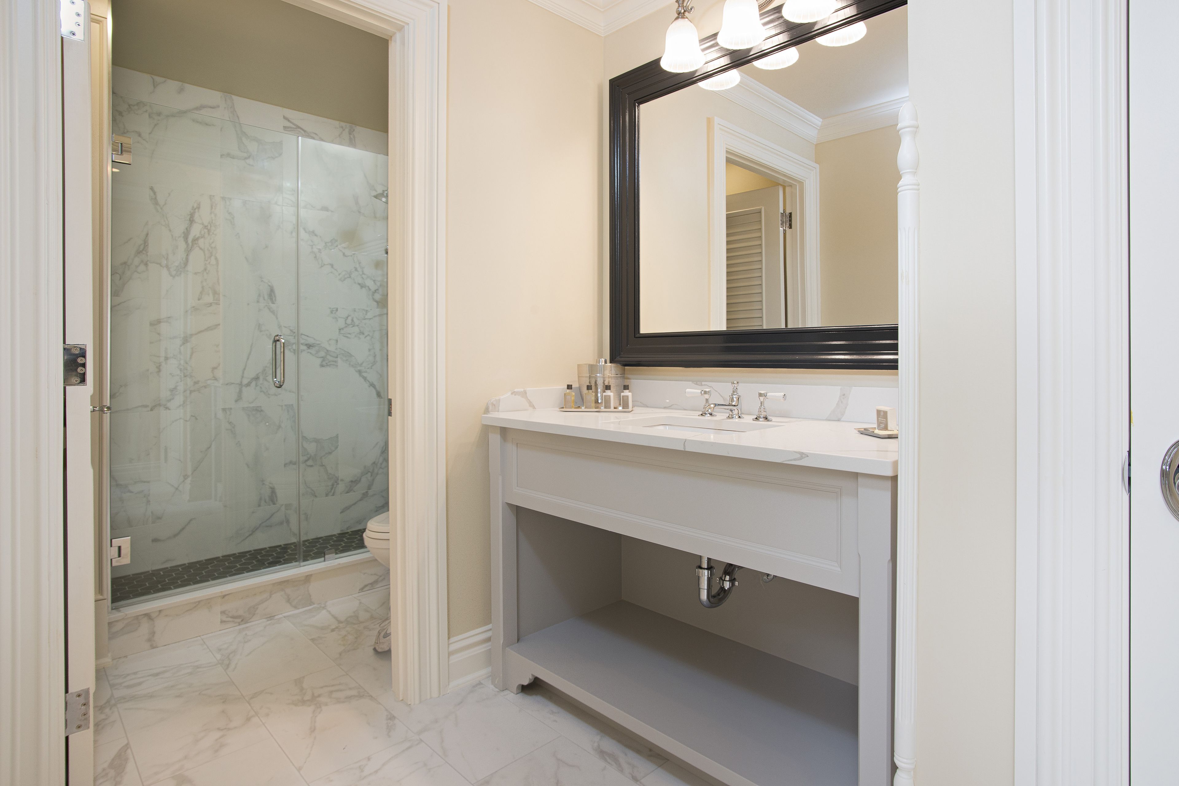 Shower, hydromassage showerhead, hair dryer, towels