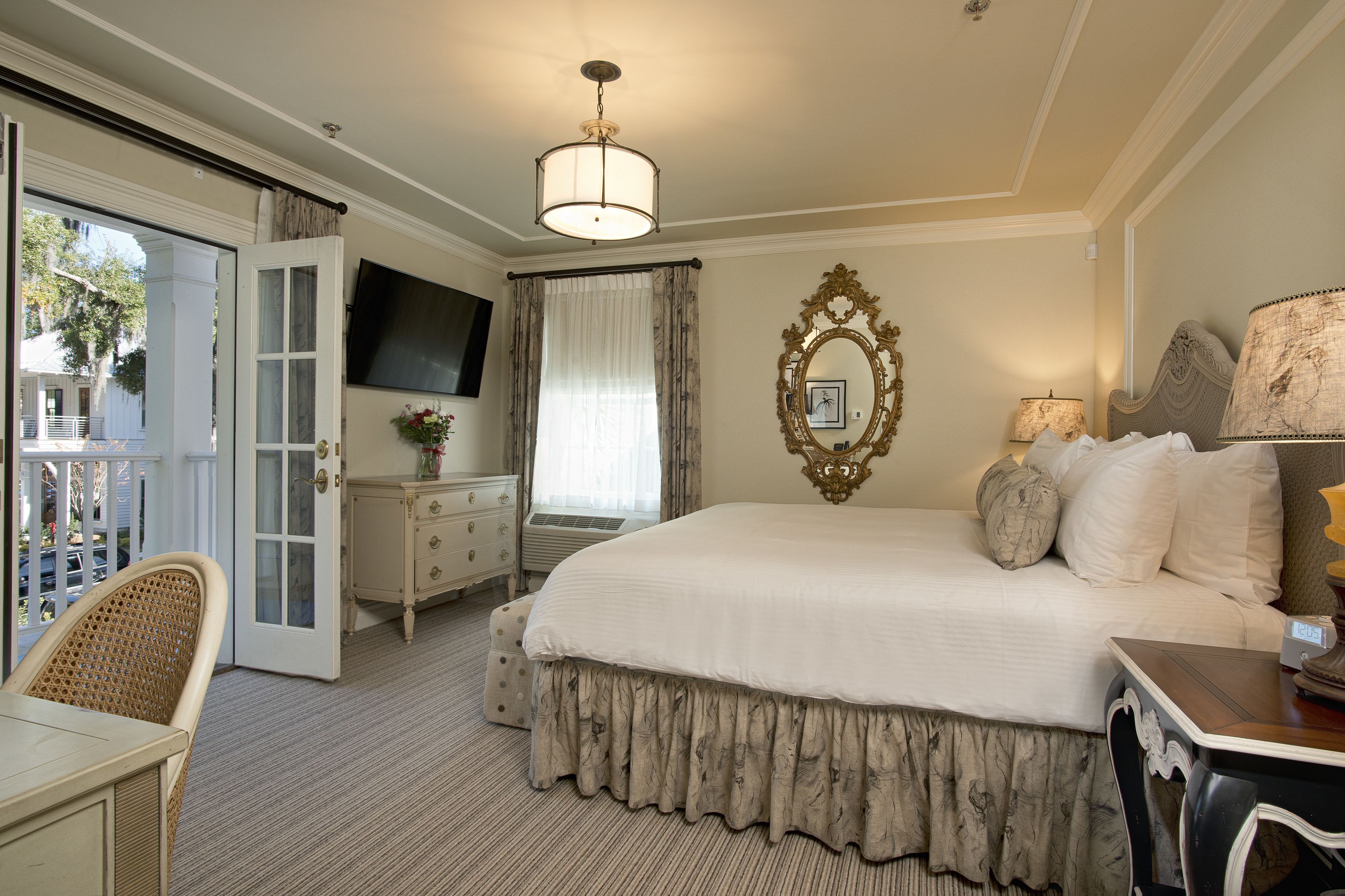 Room 206, 1 King, Non Smoking | Balcony