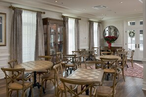 Coin salon dans le hall