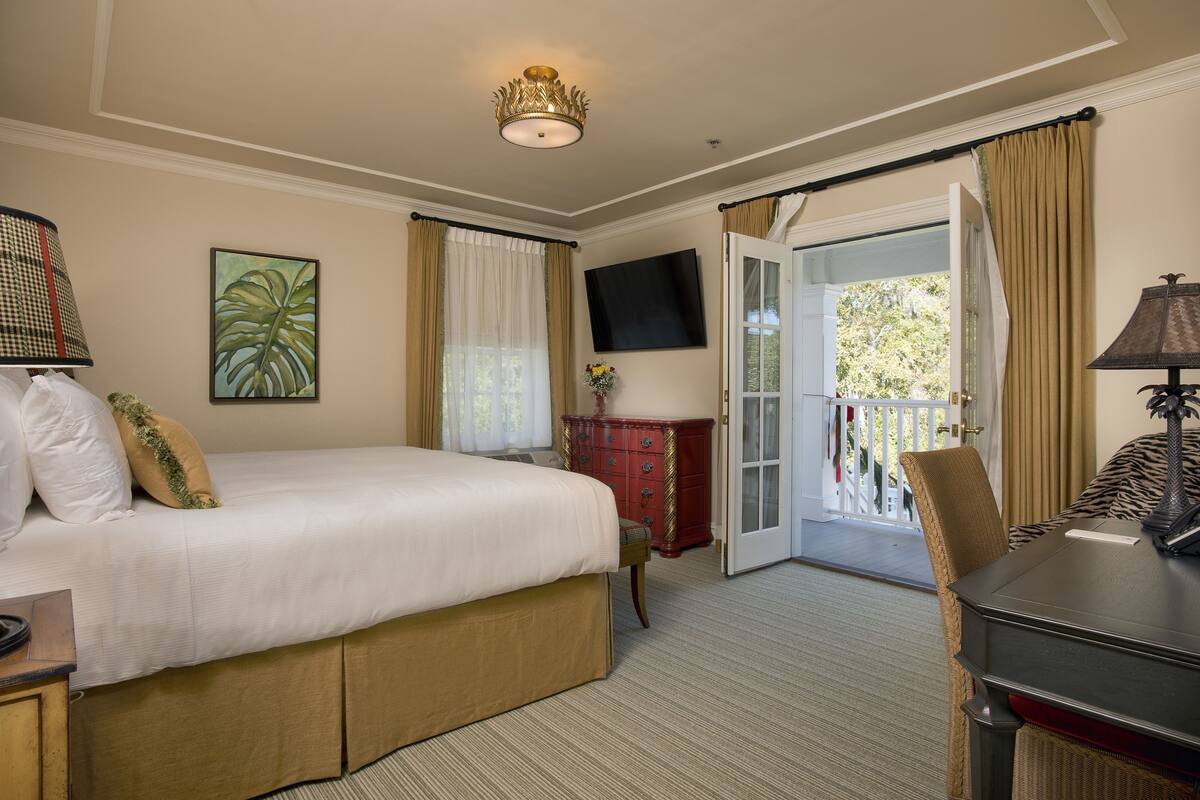 Room 303, 1 King Bed, Non Smoking | Balcony