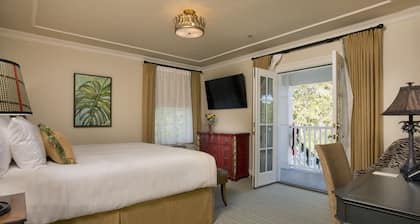 Old Town Bluffton Inn