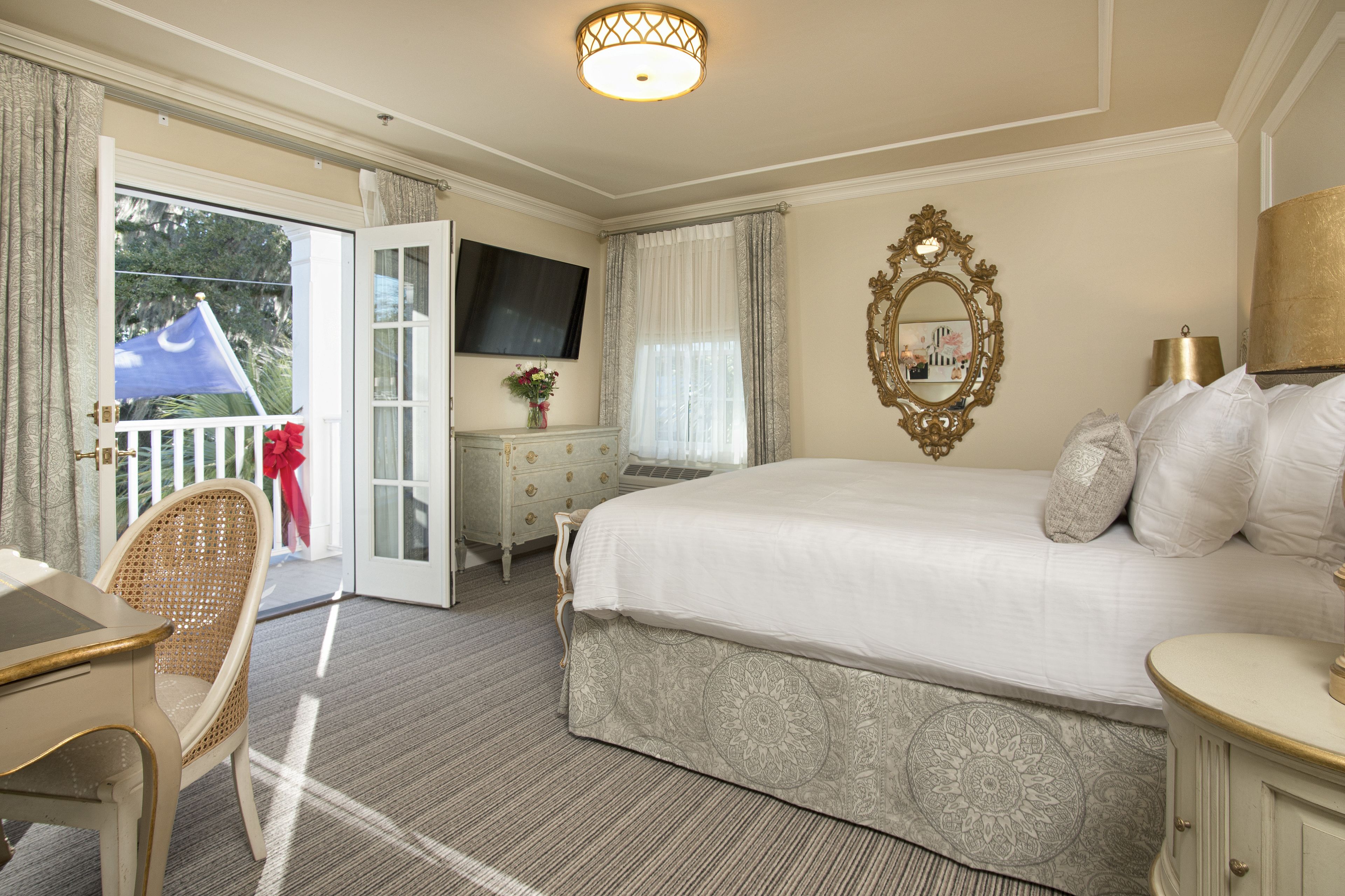 Room 201, 1 King Bed, Non Smoking | Balcony