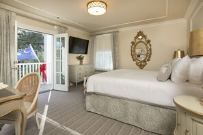 Room 201, 1 King Bed, Non Smoking | Balcony - Old Town Bluffton Inn (Bluffton)