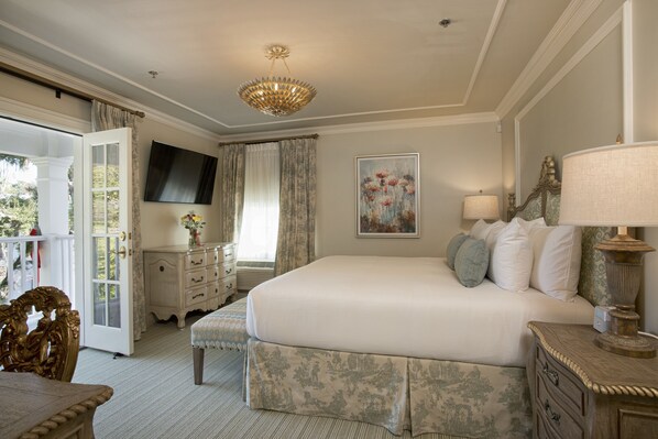 Room 306, 1 King Bed, Non Smoking | Balcony - Old Town Bluffton Inn (Bluffton)