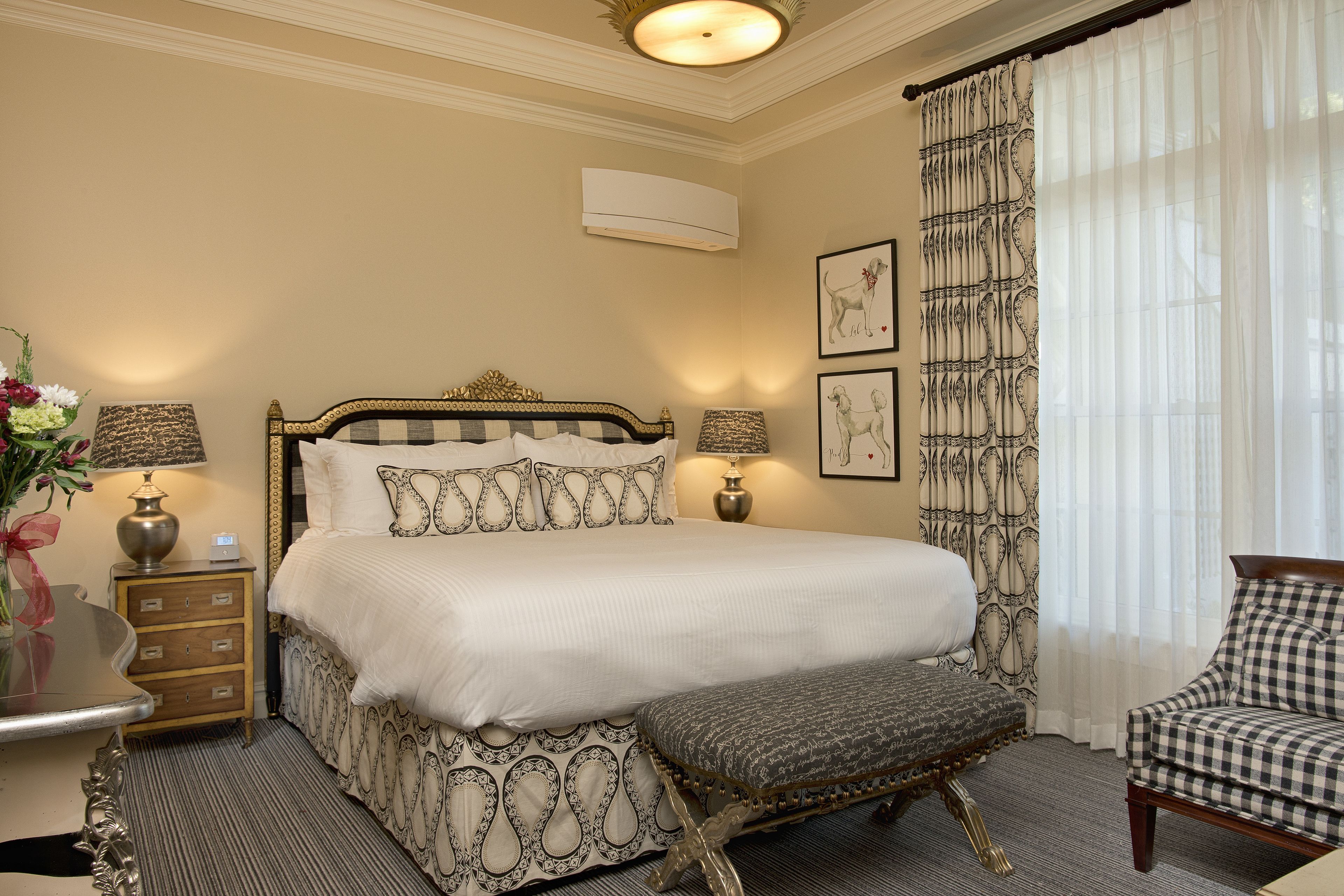 Room 101, 1 King Bed, Accessible, Non Smoking | Courtyard view