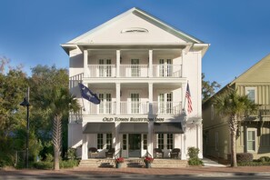 Property entrance - Old Town Bluffton Inn (Bluffton)