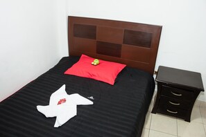 Habitación triple básica, no fumadores | Sistema de insonorización, wifi gratis, ropa de cama