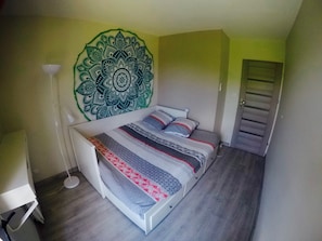 Standard Room | Individually decorated, individually furnished, desk, laptop workspace - Charming and cosy rooms (Reze)