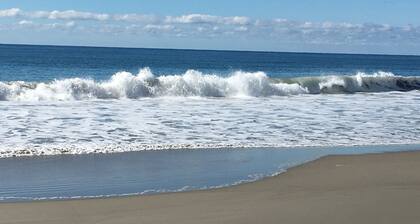 Summer 2026 - Updated 2 Bedroom in Snug Harbor East Matunuck Pet Friendly
