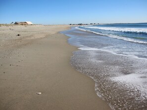 Beach nearby, sun loungers, beach towels