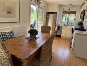 Dining - Summer 2026 - Updated 2 Bedroom in Snug Harbor East Matunuck Pet Friendly (South Kingstown)