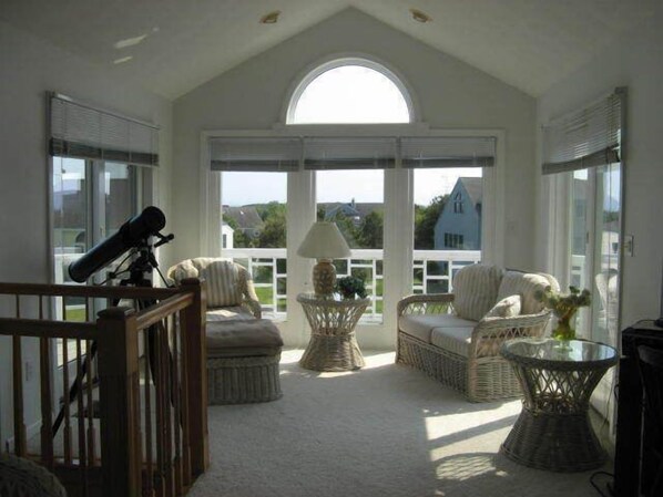 Smart TV, fireplace, DVD player, table football