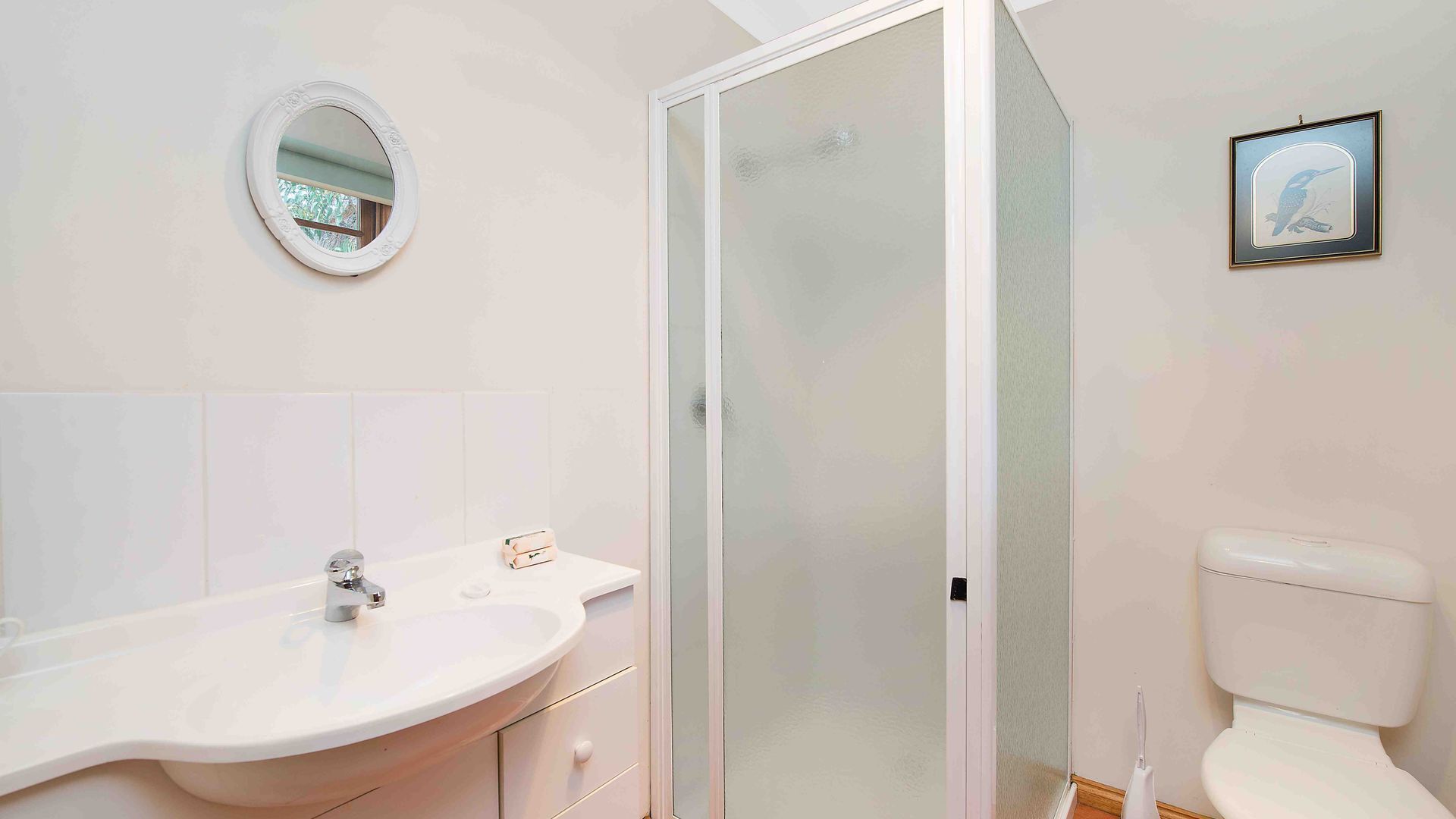 Beachcombers Coastal Retreat in bush setting close to Apollo Bay.