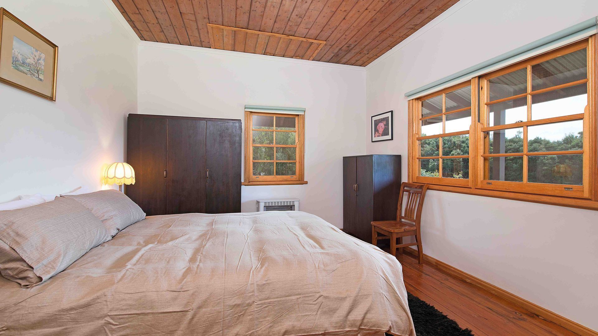 Beachcombers Coastal Retreat in bush setting close to Apollo Bay.