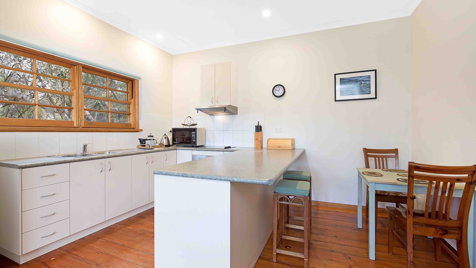 Beachcombers Coastal Retreat in bush setting close to Apollo Bay.