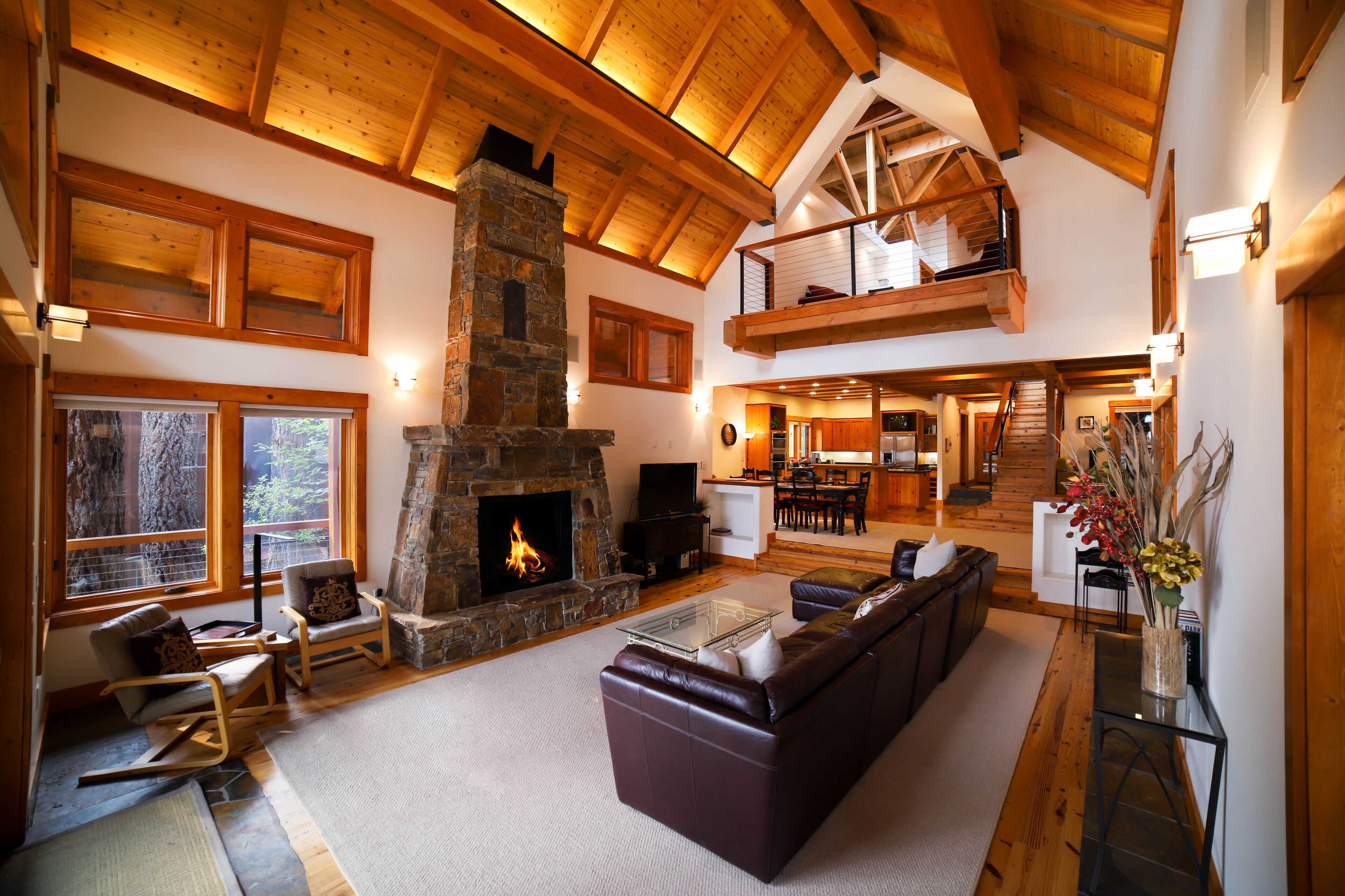 Architectural Beauty with Views, Steps to The Lake and Piers