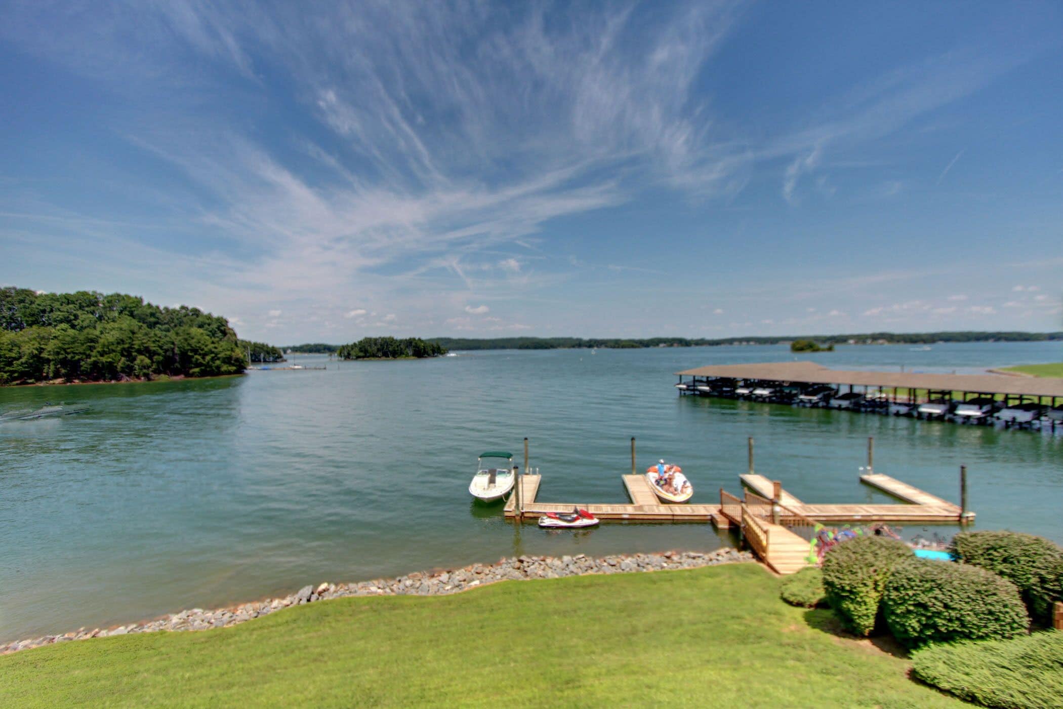 Family Ties II Luxury Condo at SML Sleeps 8