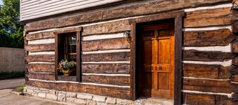 Morrison Cabin Offers The Finest Interiors, Unique History & Very Best Location