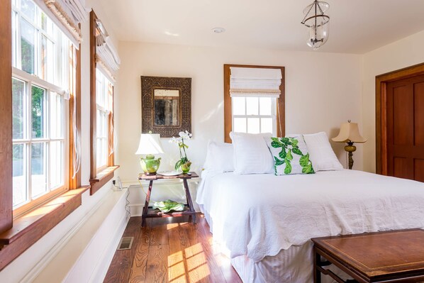 3 bedrooms, in-room safe, iron/ironing board, WiFi