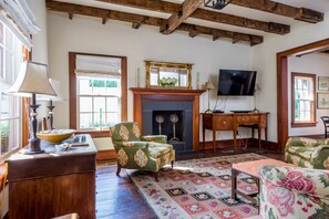 TV, fireplace, DVD player