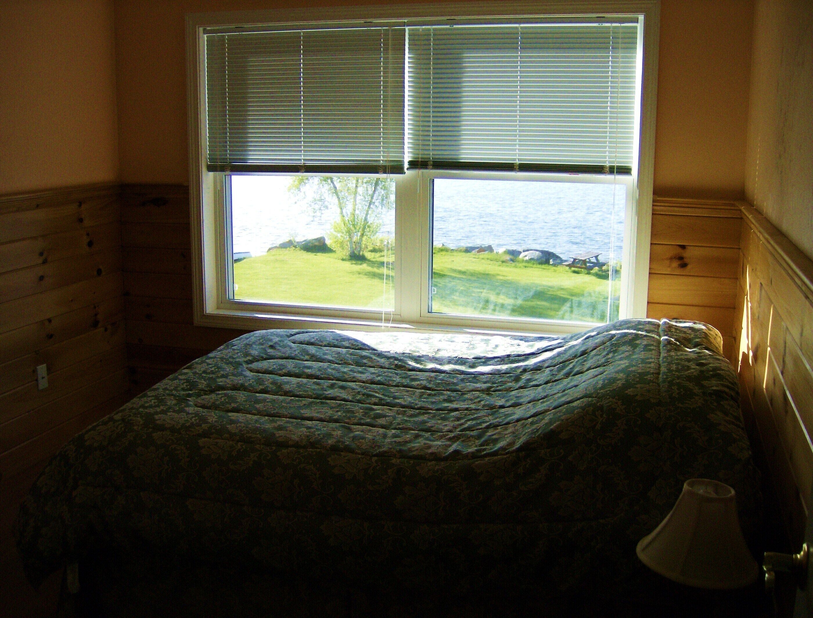 Modern Lakefront 4 Bdrm, 3 Bath, Home Close To Meredith Center, Beautiful Views