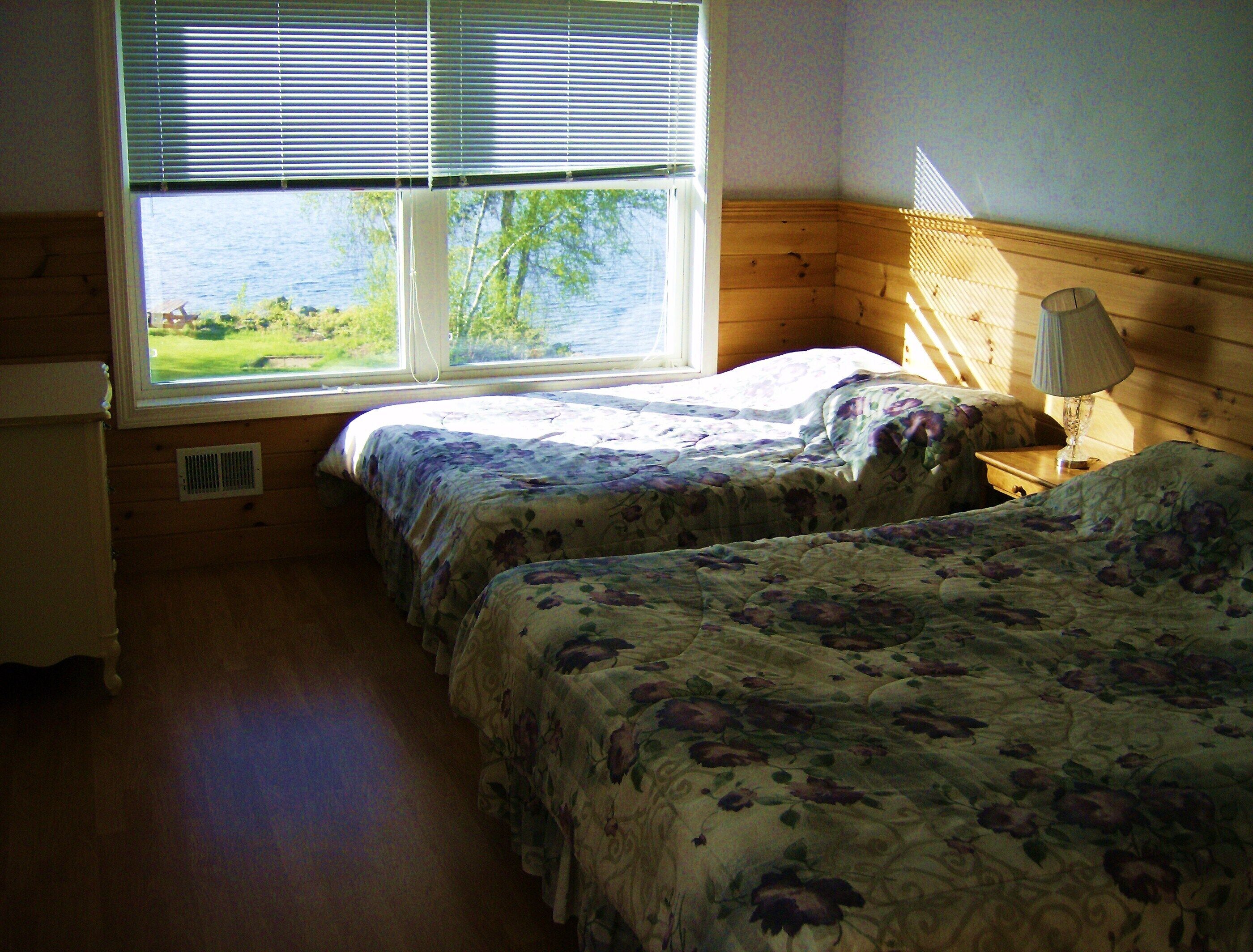 Modern Lakefront 4 Bdrm, 3 Bath, Home Close To Meredith Center, Beautiful Views