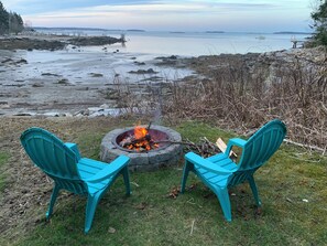 Property grounds - Quiet Ocean Front Cottage With Stunning Views & Private Beach Close To Rockland (South Thomaston)