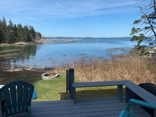Quiet Ocean Front Cottage With Stunning Views & Private Beach Close To Rockland