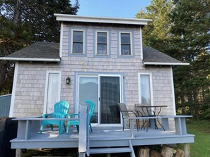Outdoor dining - Quiet Ocean Front Cottage With Stunning Views & Private Beach Close To Rockland (South Thomaston)