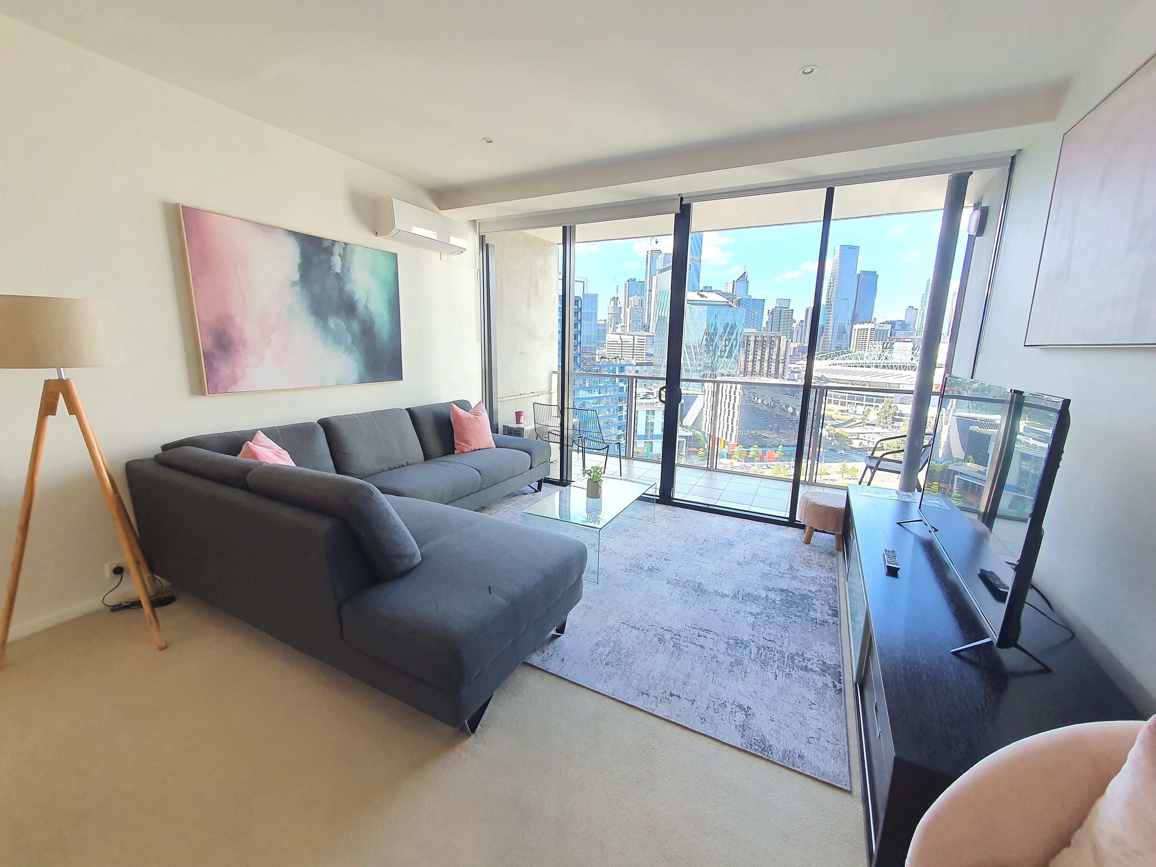 Waterfront Apartments @ Docklands with Views!