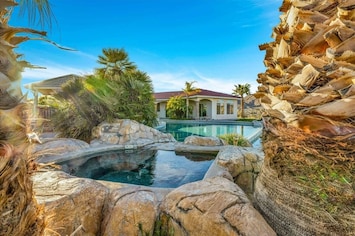 Jacuzzi and Infinity Pool