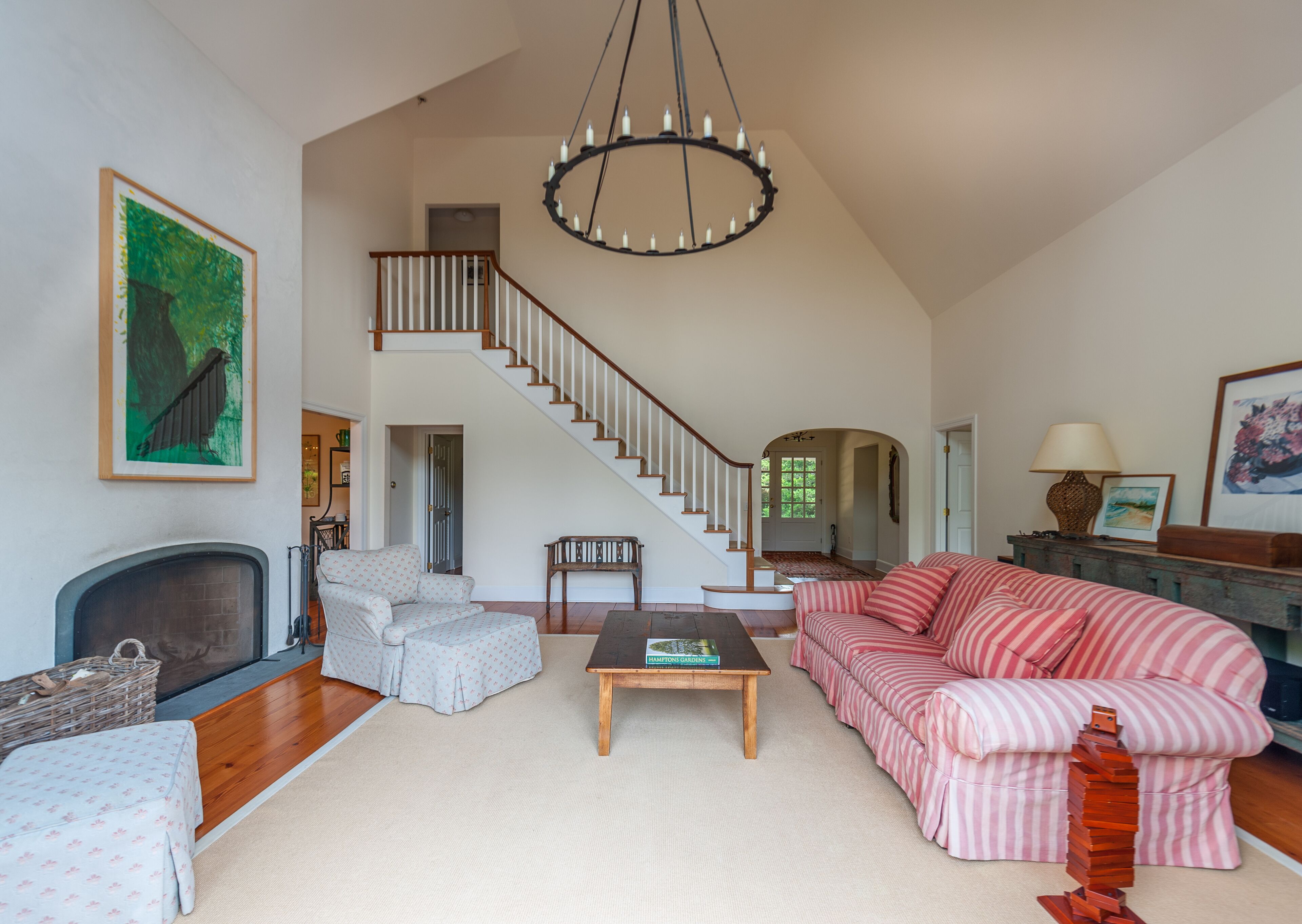 Tastefully Decorated and Lushly Landscaped Family Retreat with 60' Pool