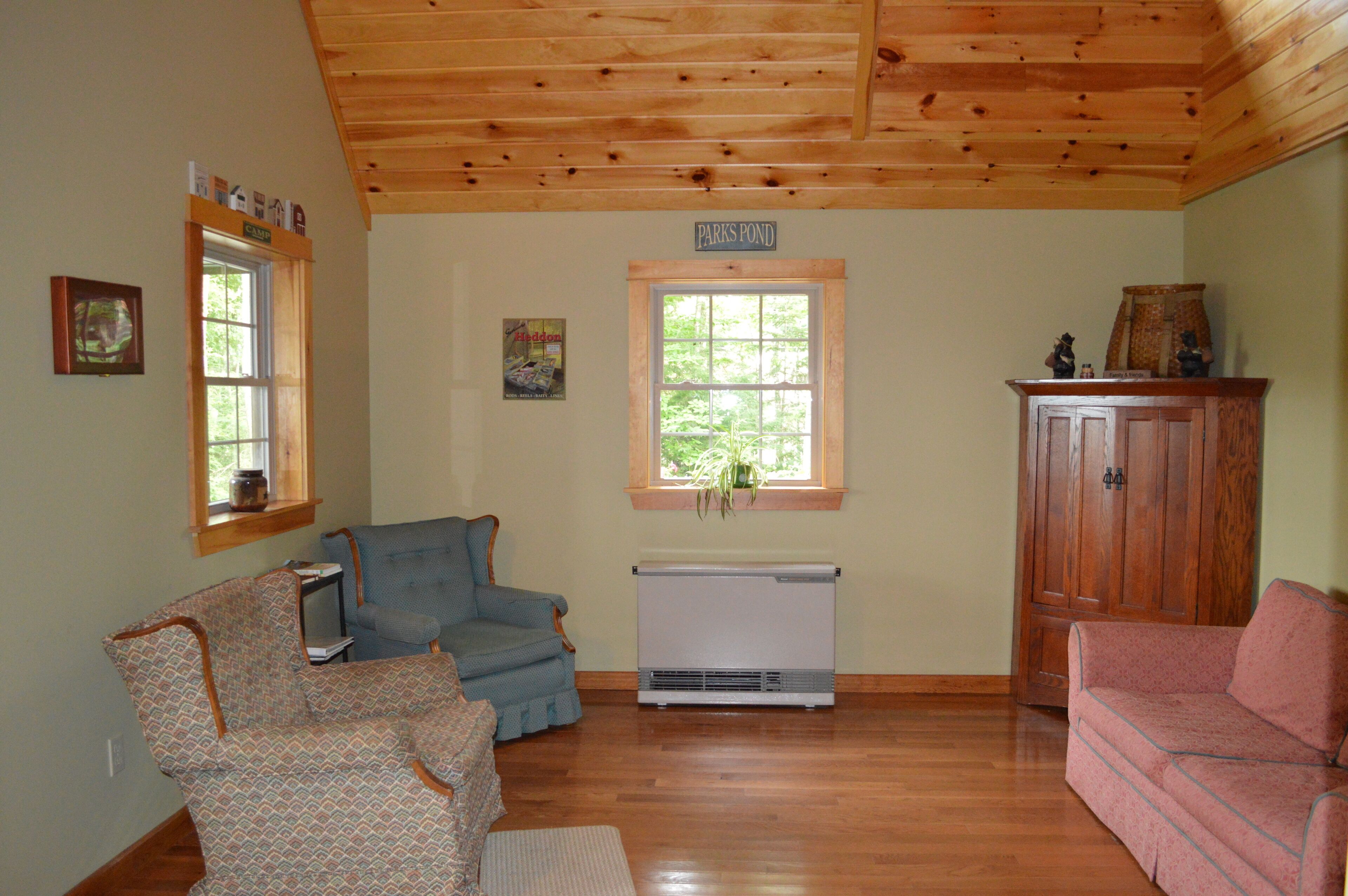 Newly constructed waterfront cabin with bluff views