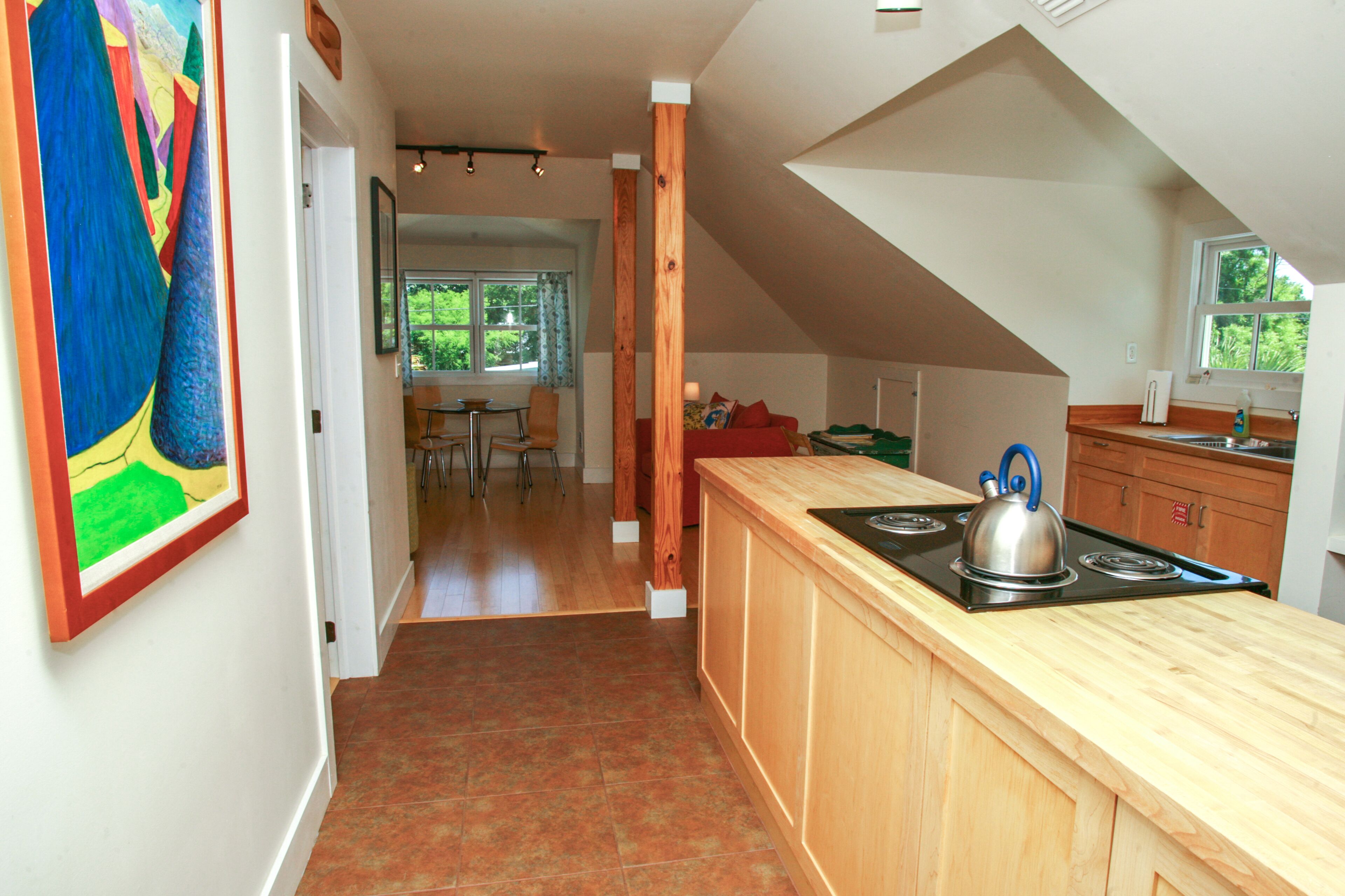 Private 2 bedroom apartment in the heart of the historic district.