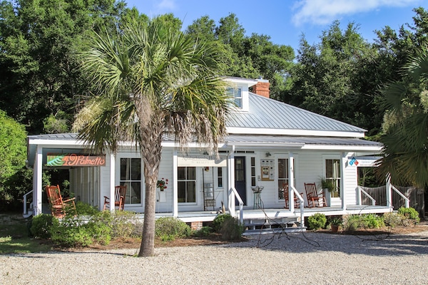 Outside view of 49 Palmetto. The Flat is the entire second floor.