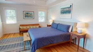 5 bedrooms, iron/ironing board, Internet, bed sheets