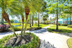 Property grounds - Family Resort by Disney, Roomy 2BR+Loft & 5 Pools!! (Kissimee)