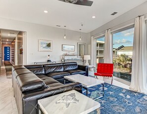 TV, books - Private Heated Pool, Beach Access, All King Beds (Tybee Island)