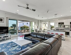 TV, books - Private Heated Pool, Beach Access, All King Beds (Tybee Island)