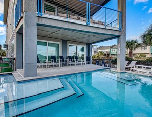A heated pool - Private Heated Pool, Beach Access, All King Beds (Tybee Island)