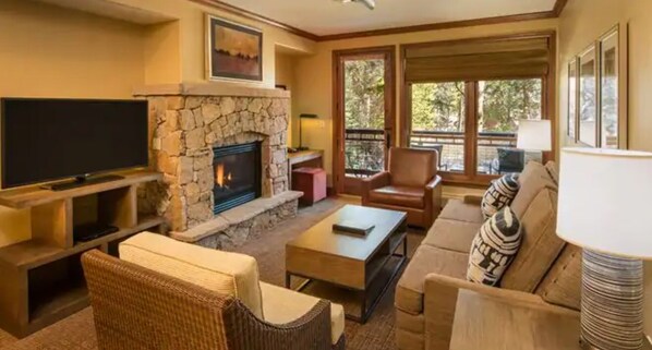 TV, fireplace, video games, DVD player - Dec 20-27, 2025 Cozy 2 Bedroom's 2 Bath sleep 6. Close to everything in town. (Breckenridge)