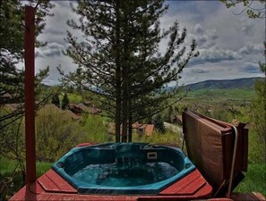 Outdoor spa tub - Private Home with Great Views & 3 Living Rooms (Steamboat Springs)