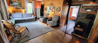 In the ❤ of Ohiopyle. Central location, clean, charming. Large yard with firepit