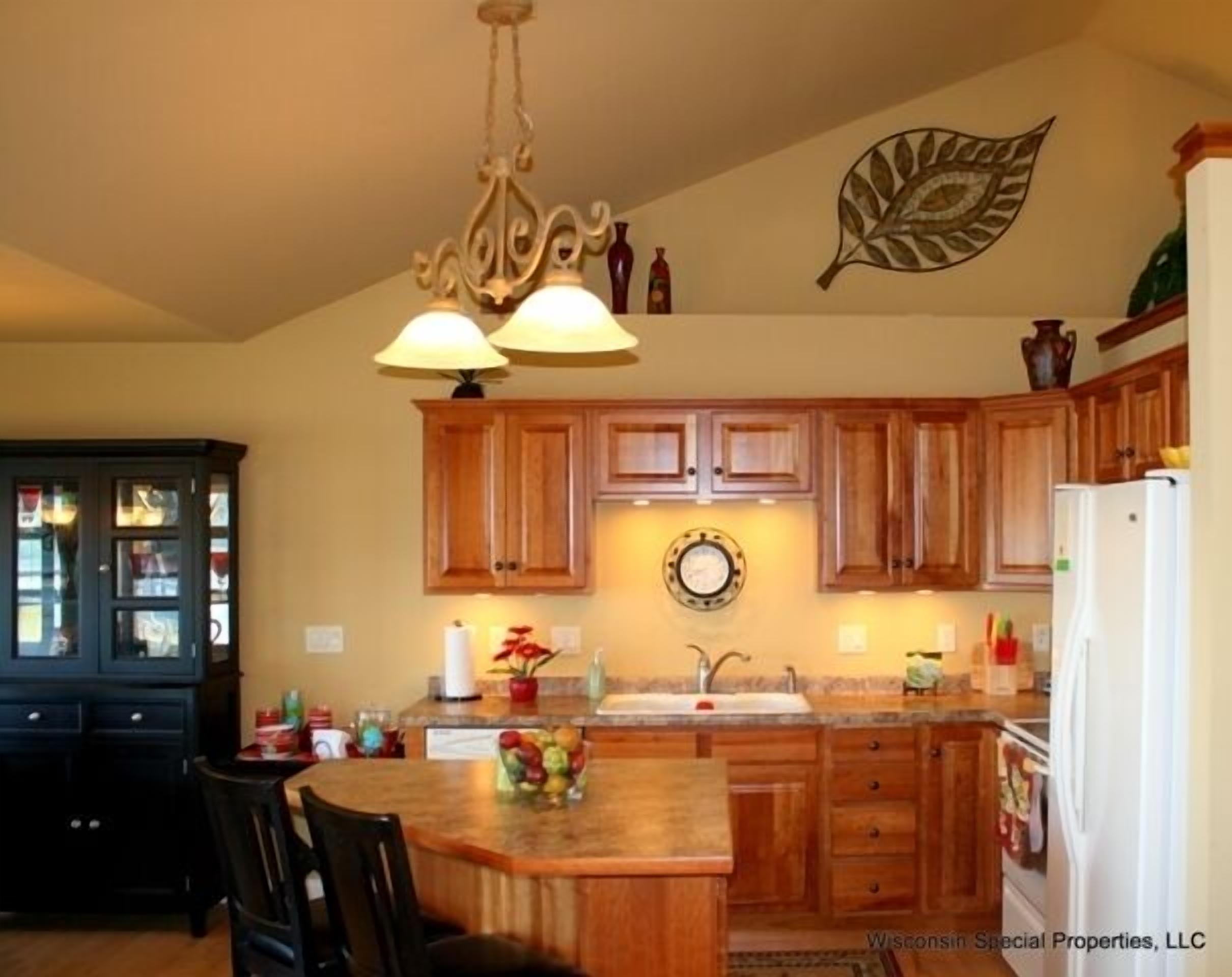 Sunset Nook Cottage: On Water, Charming, Sunsets, Boat Slip, Near Downtown!