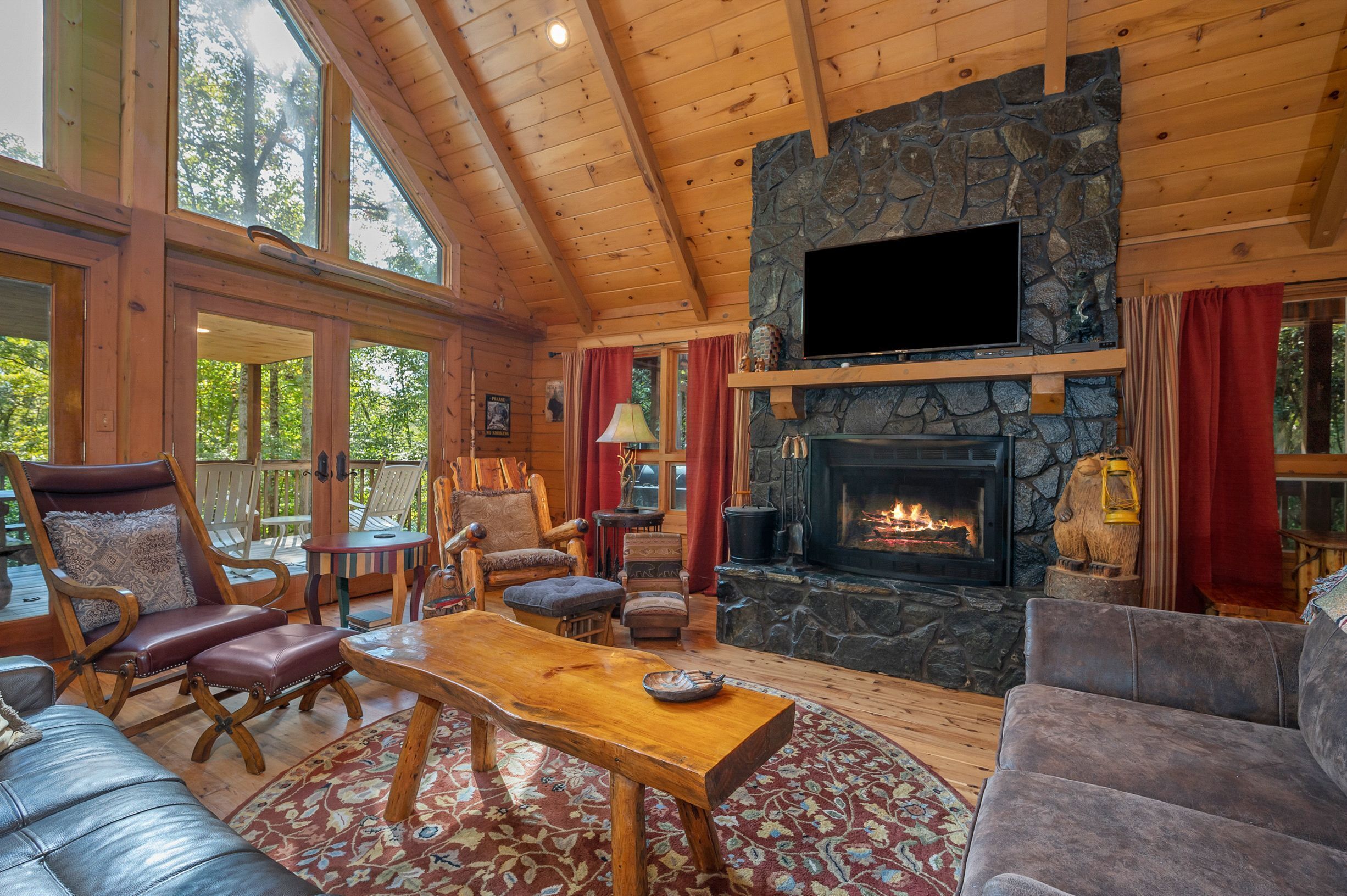 FREE nite w/3 Nov! Stunning, huge,log cabin,walk to private LAKE/Beach/RIVER/pet