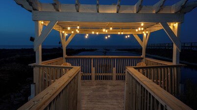 Luxury Bayfront Home with 6 Bedrooms, Private Pool, Jacuzzi - Tidal Wave