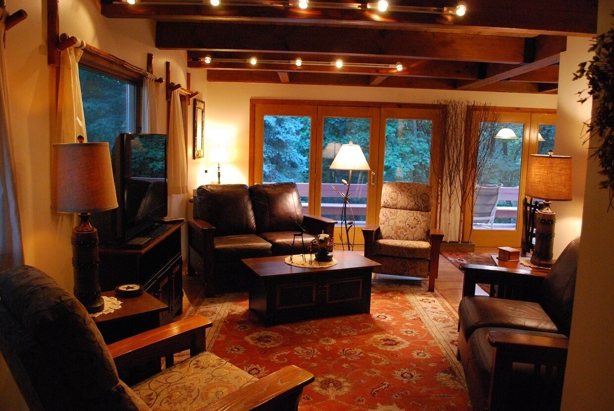 Enjoy a quiet stay in this adorable country cabin. Has 3 bedrooms & 2 1/2 baths
