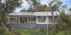 Exterior - Relaxing Getaway - Waterfront Cottage (Summerland Point)