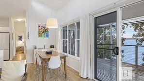 Dining - Relaxing Getaway - Waterfront Cottage (Summerland Point)